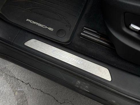 Used 2019 Porsche Cayenne image 28
