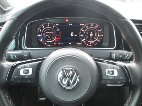 Used 2019 Volkswagen Golf R 4-Door image 10