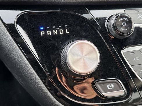 Used 2022 Chrysler Pacifica Touring-L w/ S Appearance Package image 19