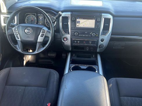 Used 2018 Nissan Titan SV w/ SV Convenience Package image 18