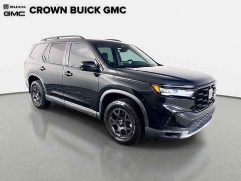 Used 2023 Honda Pilot TrailSport image 3