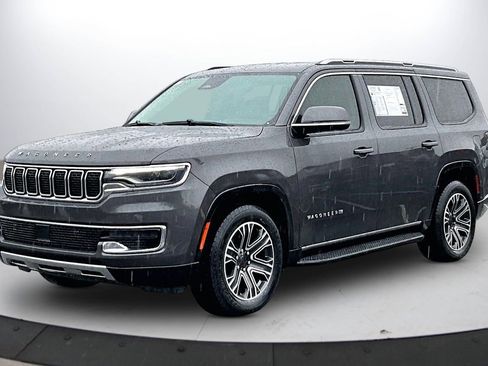 Used 2022 Jeep Wagoneer Series III AWD/4WD image 4