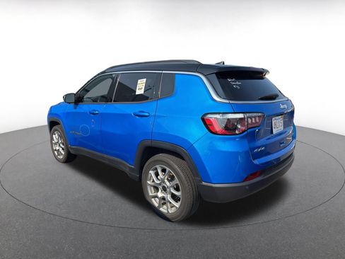 Used 2025 Jeep Compass Limited AWD/4WD image 12
