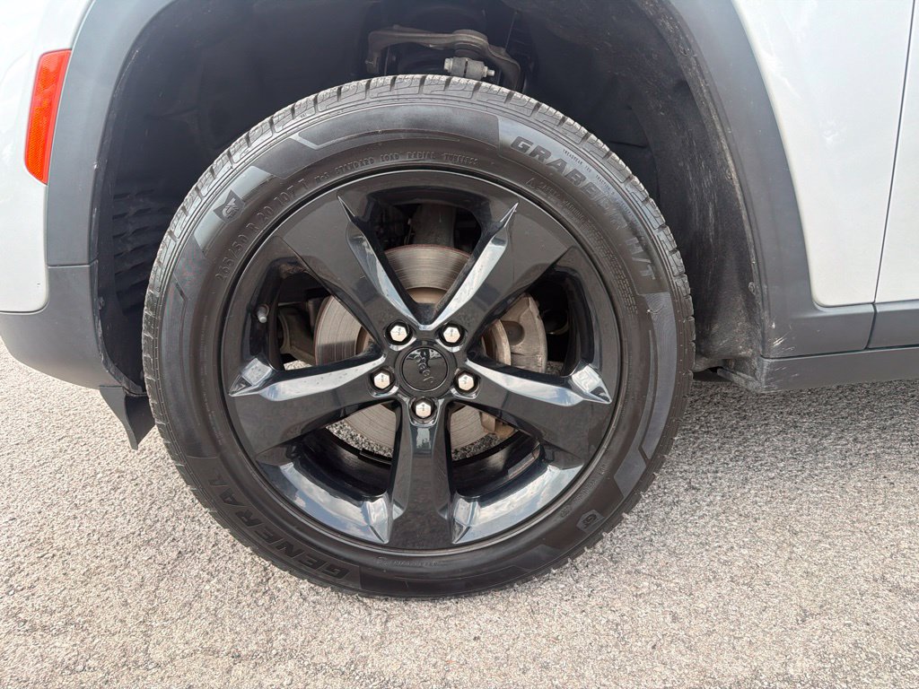 Used 2023 Jeep Grand Cherokee Altitude AWD/4WD image 11