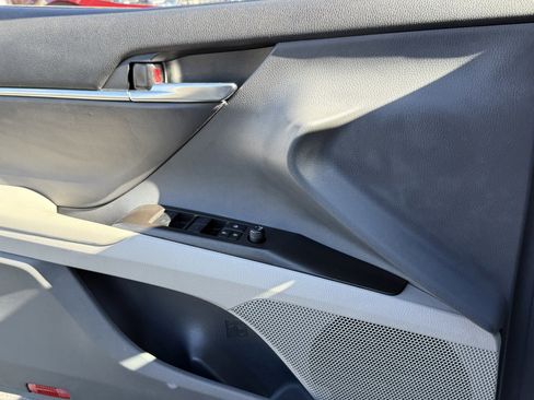 Used 2024 Toyota Camry SE image 19