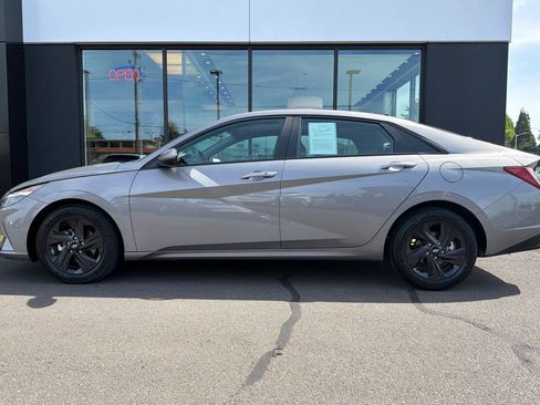 Used 2023 Hyundai Elantra SEL FWD image 9