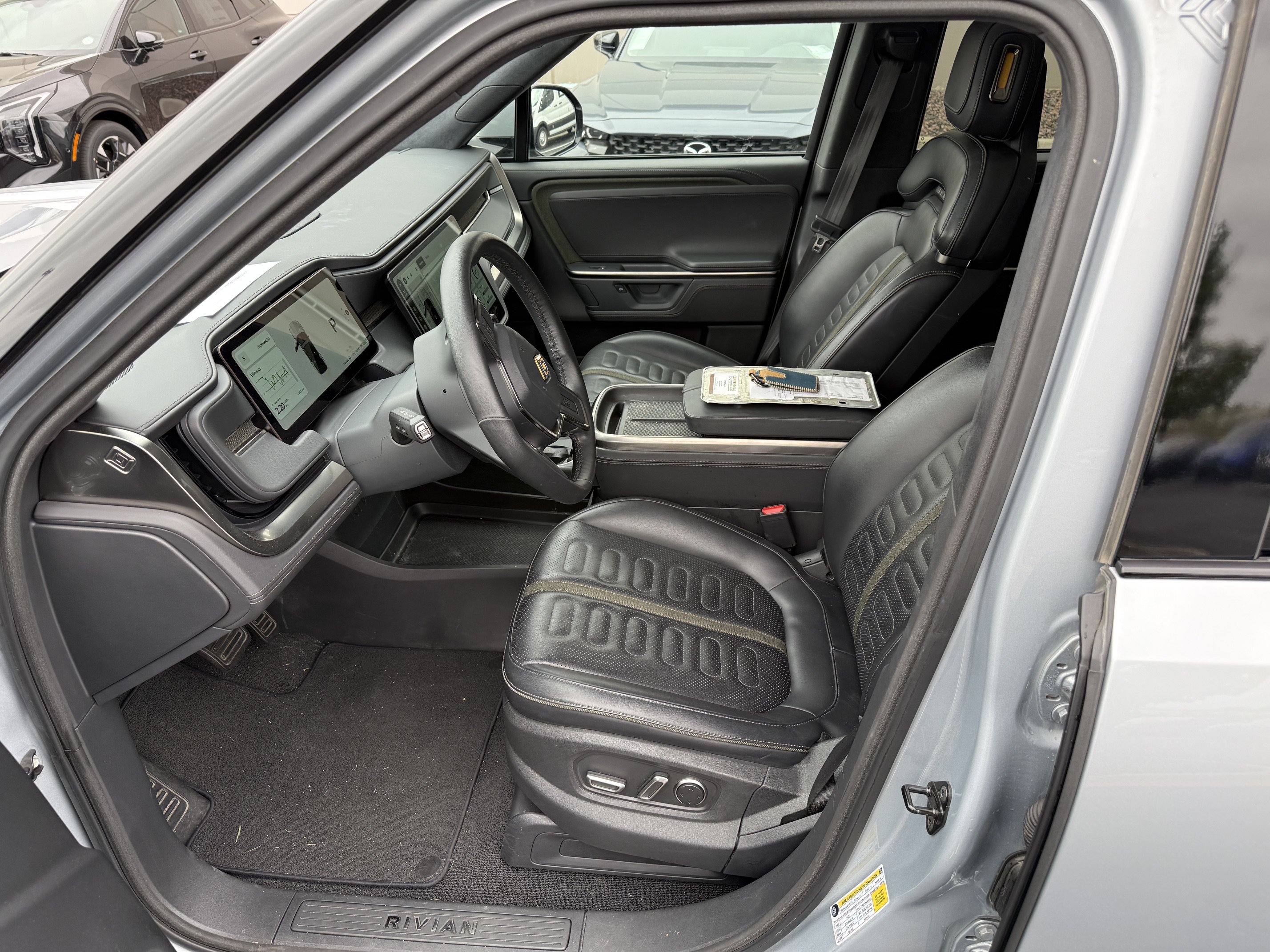 Used 2025 Rivian R1S Adventure Dual AWD/4WD image 5