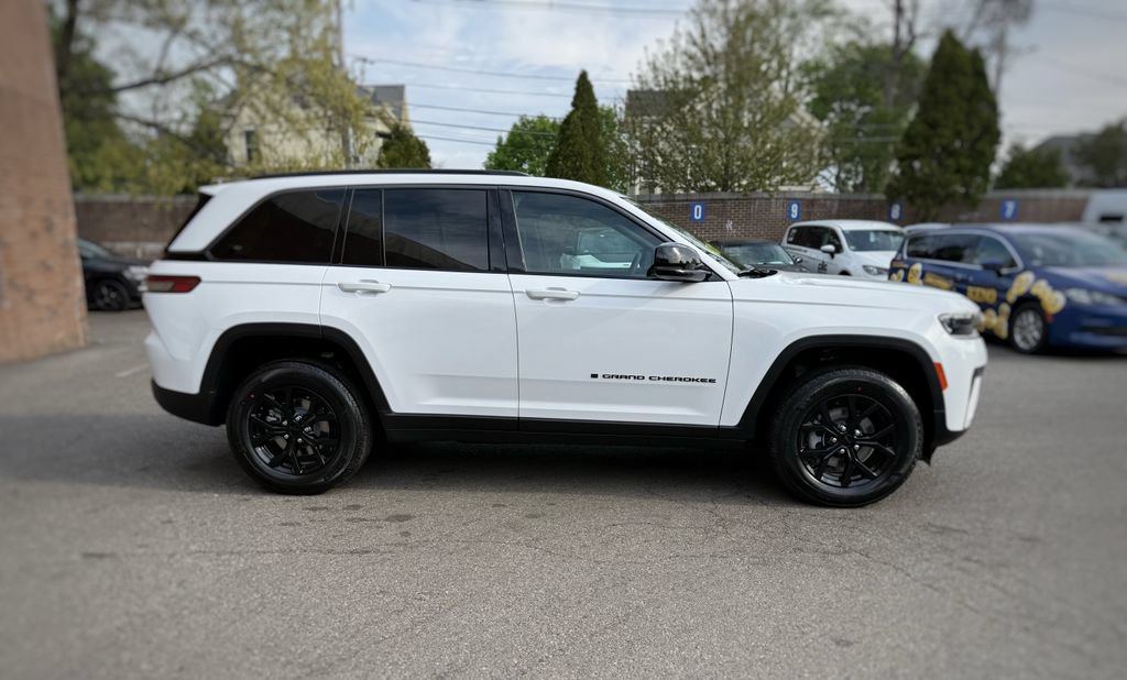 New 2026 Jeep Grand Cherokee Altitude AWD/4WD image 4