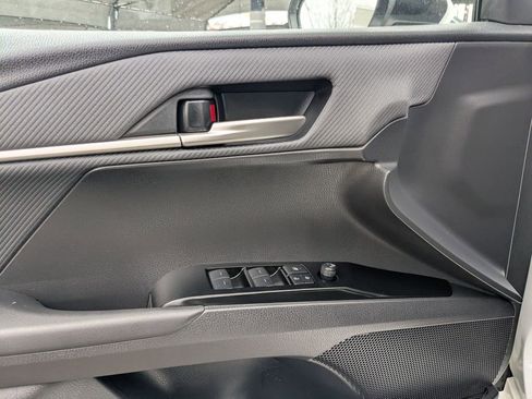 Used 2025 Toyota Camry SE image 15