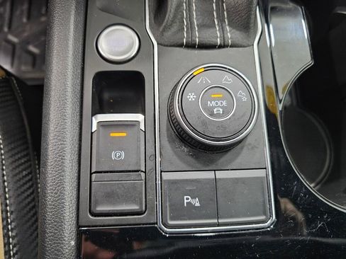 Used 2022 Volkswagen Atlas Cross Sport SE AWD/4WD image 23