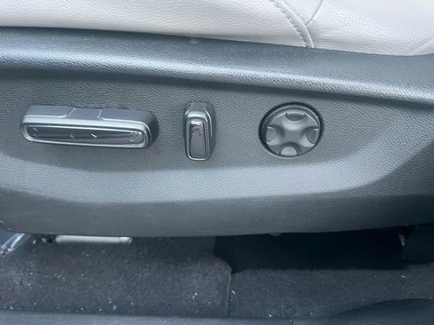 Used 2018 Honda CR-V Touring image 34