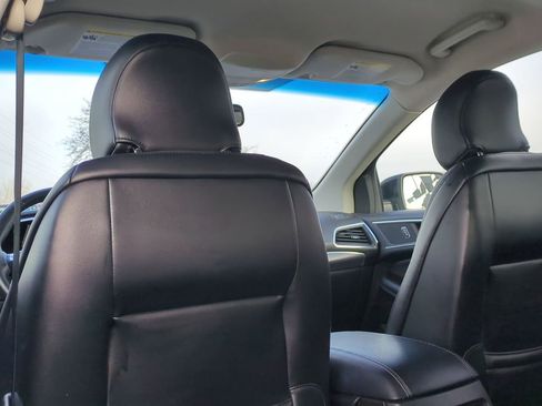 Used 2018 Ford Edge Titanium image 18