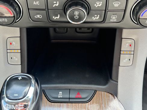 Used 2018 GMC Acadia SLE FWD image 25