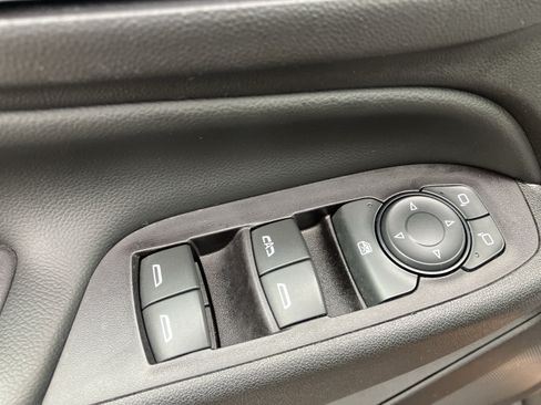 Used 2018 Chevrolet Equinox LT FWD image 19