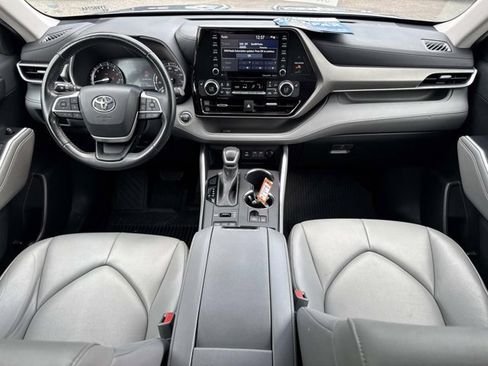 Certified 2022 Toyota Highlander XLE image 23