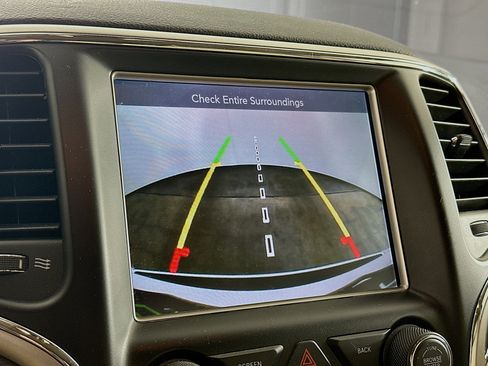 Used 2017 Jeep Grand Cherokee Limited w/ Luxury Group II image 23