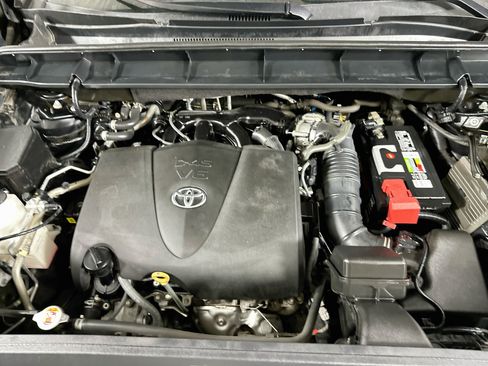 Used 2020 Toyota Highlander XLE FWD image 36