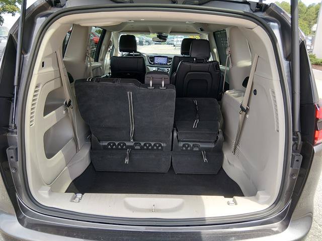 Used 2022 Chrysler Pacifica Touring-L FWD image 13