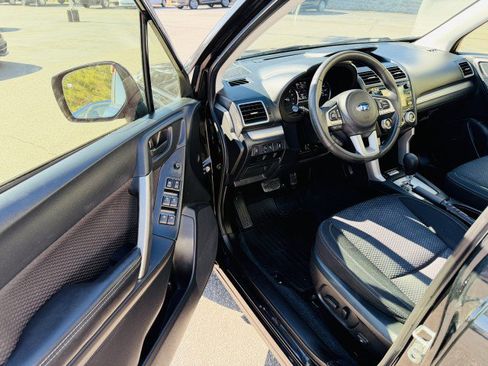 Used 2017 Subaru Forester 2.5i Premium image 9
