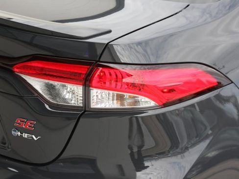 Used 2025 Toyota Corolla SE w/ SE Premium Package image 13