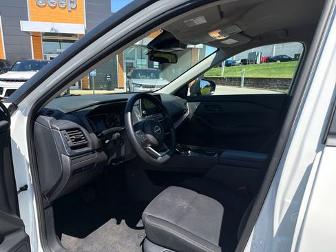 Used 2024 Nissan Rogue S image 18