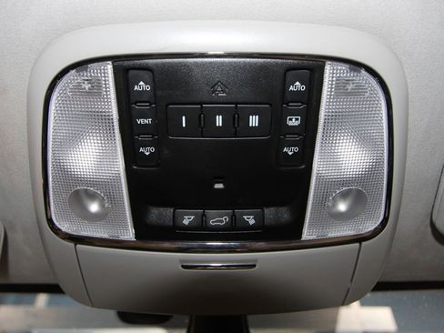 Used 2018 Jeep Grand Cherokee Summit AWD/4WD image 21