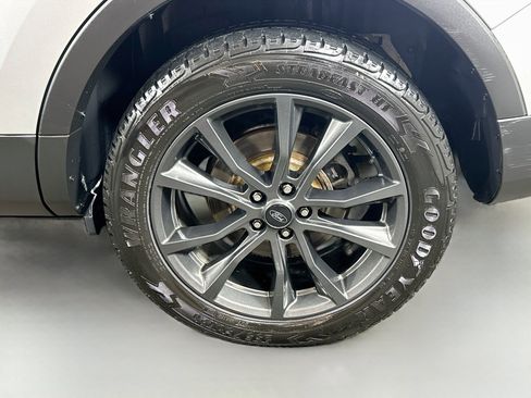 Used 2018 Ford Explorer XLT w/ XLT Appearance Package AWD/4WD image 31