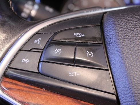 Used 2017 Cadillac XT5 Platinum image 25