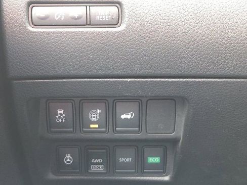 Used 2017 Nissan Rogue SL image 28