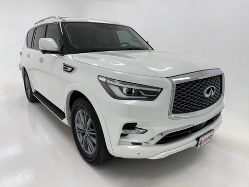 Used 2023 INFINITI QX80 Luxe w/ All-Season Package image 2