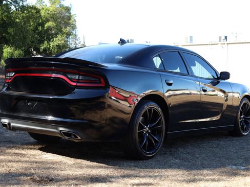 Used 2016 Dodge Charger R/T w/ Navigation & Travel Group image 5