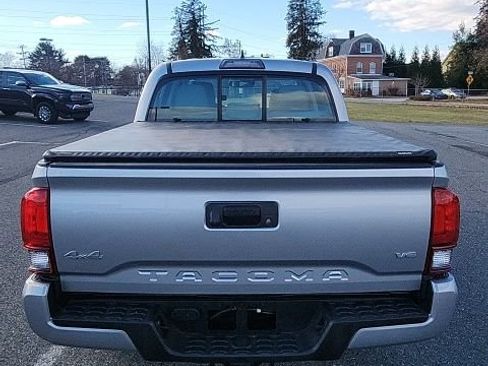 Used 2018 Toyota Tacoma SR image 6