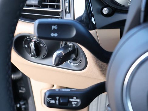 New 2026 Porsche Macan image 31