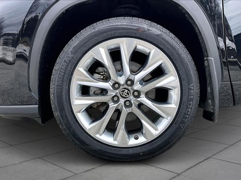 Used 2023 Toyota Highlander Limited image 11