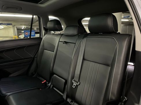 Used 2024 Volkswagen Tiguan SE w/ Panoramic Sunroof Package image 21