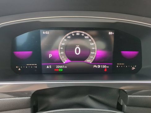 Certified 2022 Volkswagen Tiguan SE R-Line FWD image 32