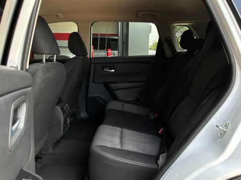 Used 2025 Nissan Rogue SV FWD image 12