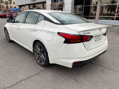 Used 2024 Nissan Altima 2.0 SR FWD image 8
