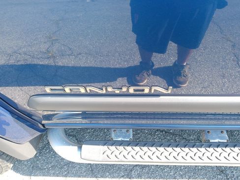 Used 2005 GMC Canyon SLE w/ Safe And Sound Package AWD/4WD image 14