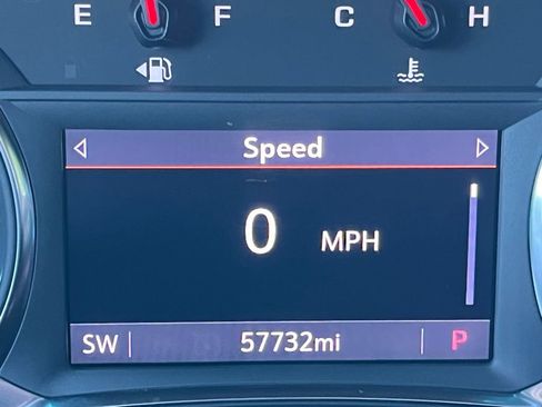 Used 2022 Chevrolet Traverse LT image 35