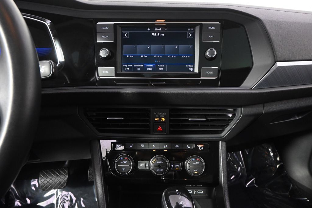 Used 2023 Volkswagen Jetta SE w/ Panoramic Sunroof Package FWD image 27