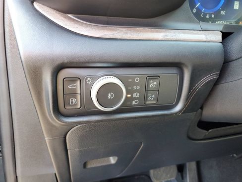 Used 2022 Ford Explorer Platinum w/ Technology Package AWD/4WD image 19