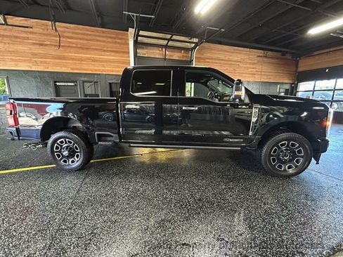 Used 2023 Ford F250 Platinum AWD/4WD image 2