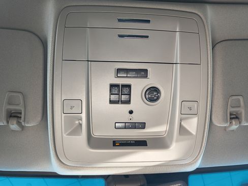 Used 2018 Chevrolet Tahoe Premier image 16