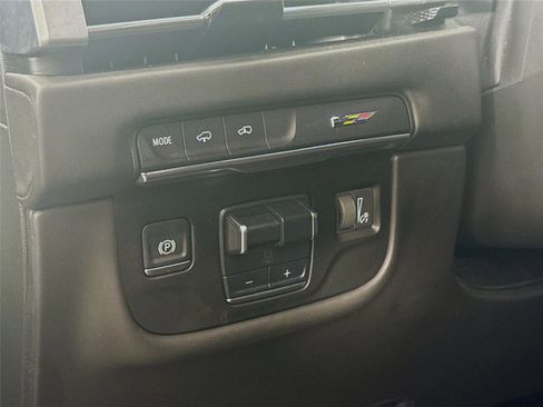 Used 2025 Cadillac Escalade ESV V AWD/4WD image 8