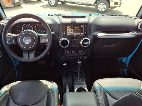 Used 2017 Jeep Wrangler Unlimited Rubicon w/ Connectivity Group AWD/4WD image 10