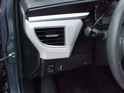 Used 2015 Toyota Corolla LE w/ Body Protection Package #1 FWD image 16