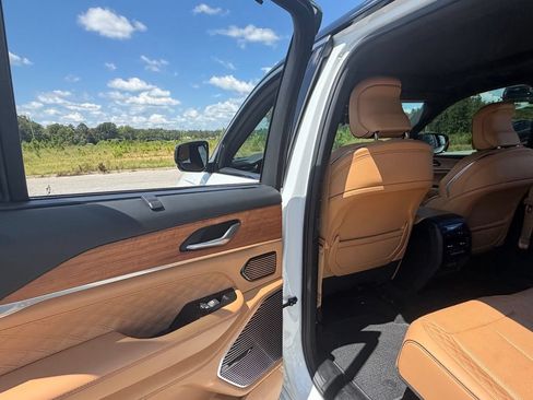 Used 2022 Jeep Grand Cherokee Summit AWD/4WD image 35