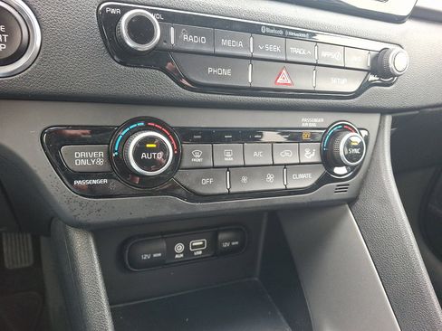 Used 2019 Kia Niro LX image 17