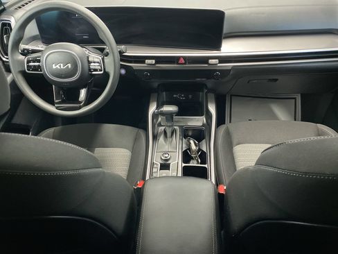Certified 2025 Kia Sorento LX FWD image 31